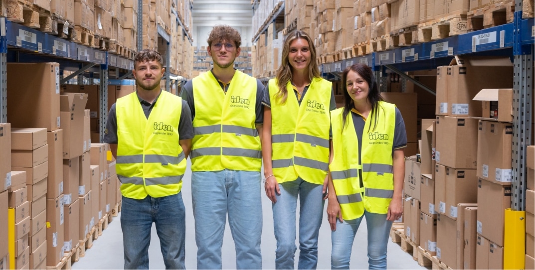 Freundliches Team aus Berufserfahrenen